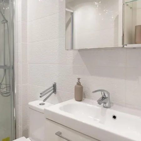Quiet And Refurbished Nest Near Montmartre Paris