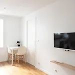 Quiet And Refurbished Nest Near Montmartre