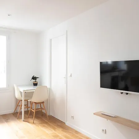 Quiet And Refurbished Nest Near Montmartre Parigi